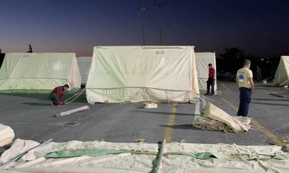 Σεισμός - Κρήτη: Οι σκηνές στήθηκαν αλλά κανείς δεν κοιμάται απόψε – Μετρούν τις πληγές τους οι κάτοικοι